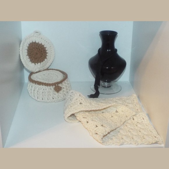 !0 pc Handmade Clamshell Spa Set - Picture 3 of 8